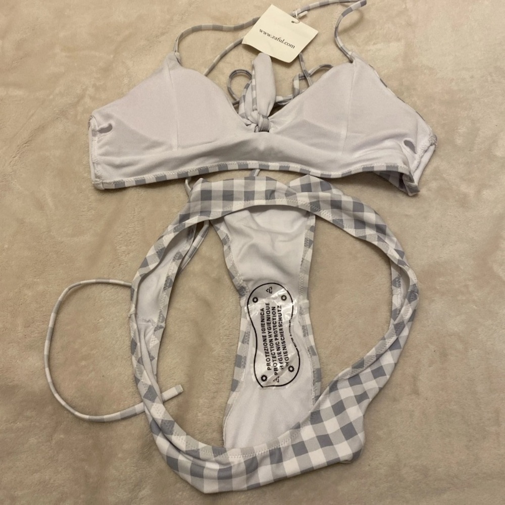 Zaful Grey and White Gingham Brazilian Bikini Set - Picture 11 of 15